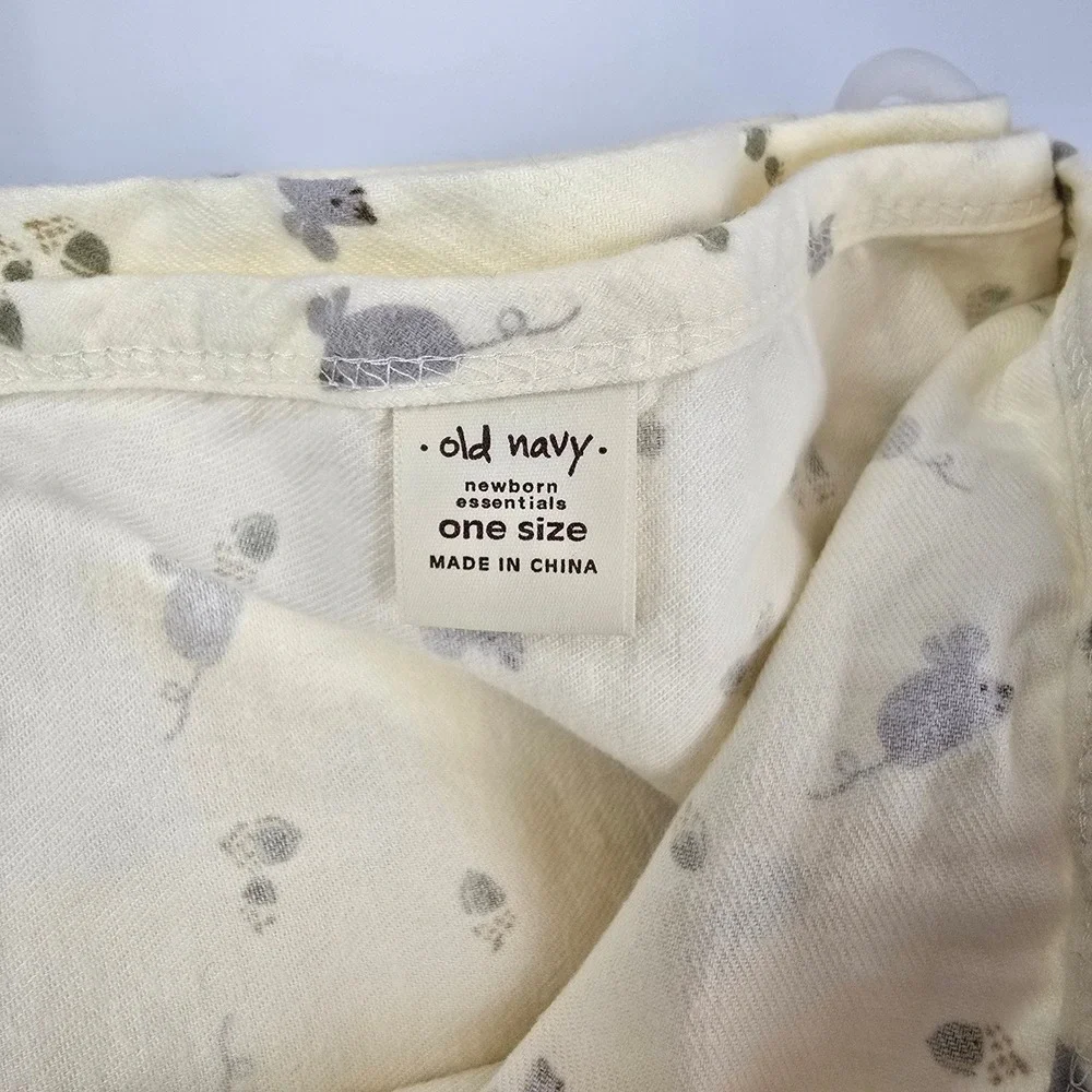 Old Navy Newborn Essentials Mouse Acorn Baby Cotton Receiving Blanket Cream 2007